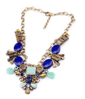 优雅绽放 欧美时尚花朵吊坠毛衣链的魅力